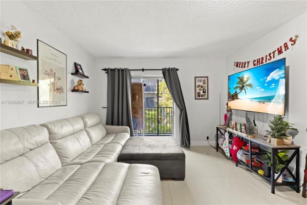 Village Square, 7501 NW 16th St #3303, Plantation, Florida 33313, image 2