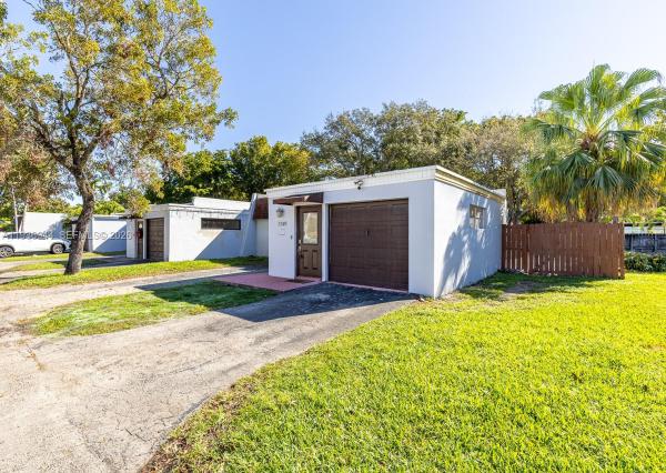 Country Club Of Miami Fairway Villas, 7349 Pine Valley Dr, Hialeah, Florida 33015, image 3