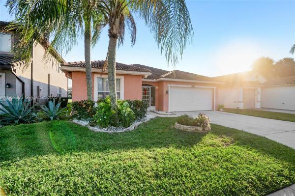 8165 Pelican Harbour Dr, Lake Worth, Florida 33467, image 1