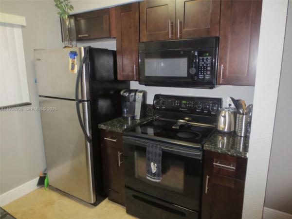 LakeView Club, 2811 N Oakland Forest Dr #106, Oakland Park, Florida 33309, image 1