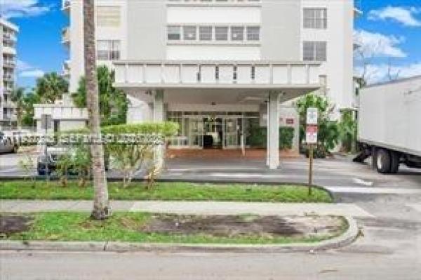 Gateway House North, 16740 NE 9th Ave #405, North Miami Beach, Florida 33162, image 3