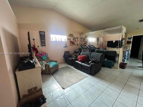 Alameda Jardins, 2566 W 73rd Pl, Hialeah, Florida 33016, image 2