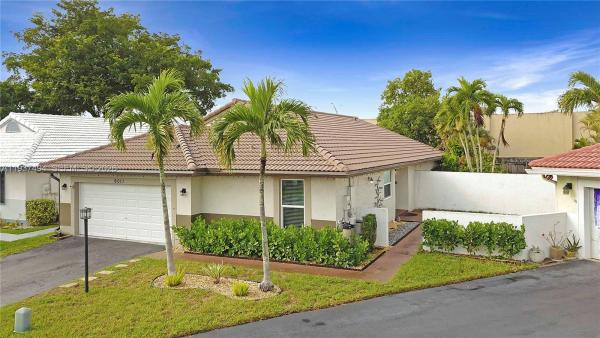 Falcon's Lea Patio Homes, 6011 Manchester Ln, Davie, Florida 33331, image 1