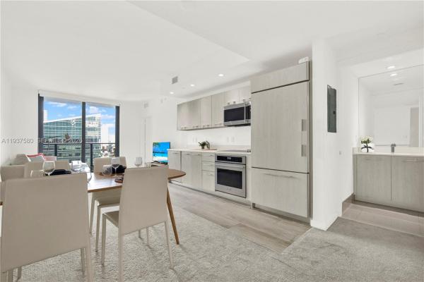 Brickell Heights East, 45 SW 9th St #1609, Miami, Florida 33130, image 3