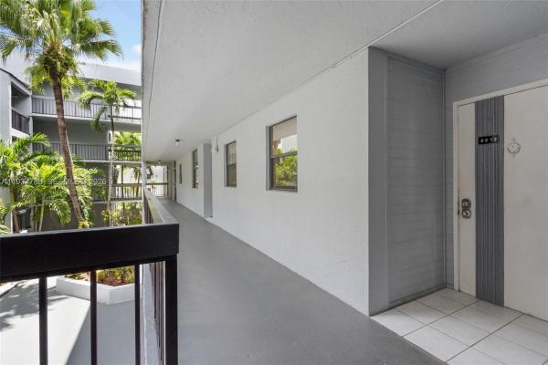 Vista Del Lago, 12239 SW 14th Ln #3212, Tamiami, Florida 33184, image 3