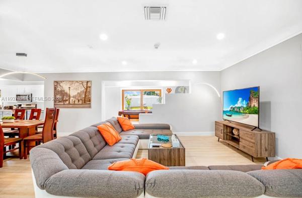 Coral Ridge Isles, 5320 NE 16th Ter, Fort Lauderdale, Florida 33334, image 2