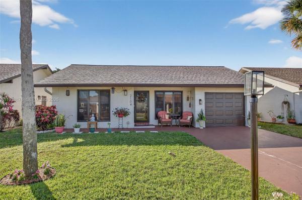 The Meadows Of Crystal Lake, 2104 SW 17th Cir, Deerfield Beach, Florida 33442, image 3