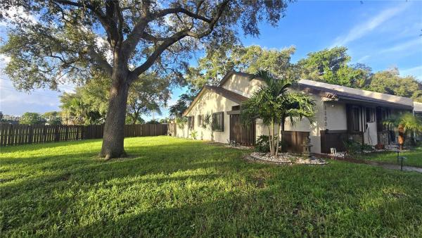 East Lakes Townhomes, 9600 NW 15th Ct, Pembroke Pines, Florida 33024, image 2