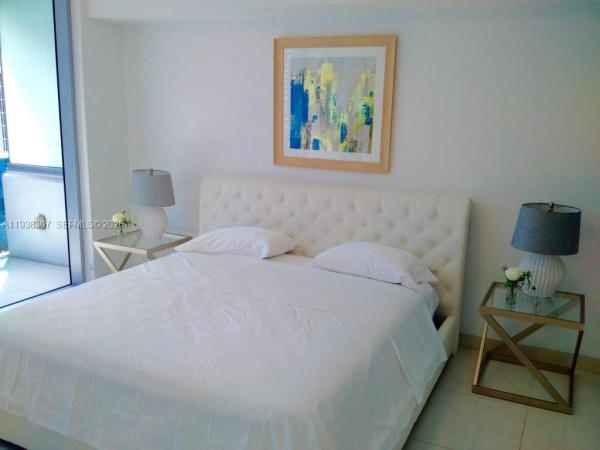 Epic Hotel & Residences, 200 Biscayne Boulevard Way #906, Miami, Florida 33131, image 2