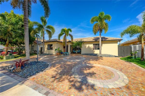 Royal Garden Estates, 8935 NW 164th St, Miami Lakes, Florida 33018, image 3