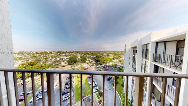 Oceanview Park, 1000 Parkview Dr #1023, Hallandale Beach, Florida 33009, image 2