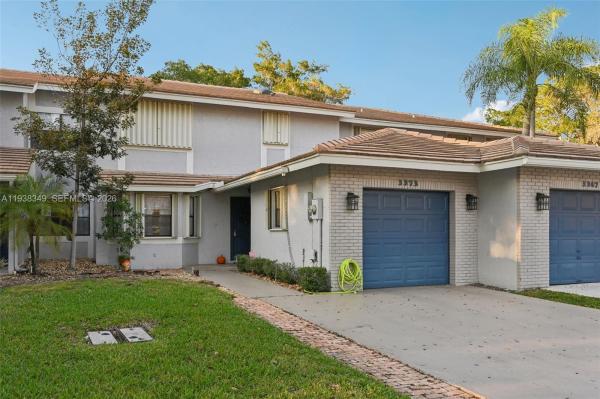 The Townhomes Of Deer Creek, 3373 Deer Creek Lake Shore Dr, Deerfield Beach, Florida 33442, image 3
