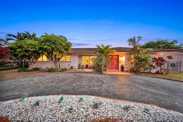 West Gardens, 521 SW 99th Ave, Fountainebleau, Florida 33174, image 3