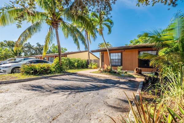 Cedarwoods At Pembroke Lakes, 2350 Pecan Ct, Pembroke Pines, Florida 33026, image 2