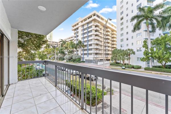 West Oaks, 833 West Ave #201, Miami Beach, Florida 33139, image 3