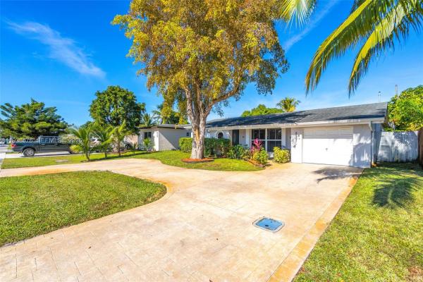 The Knolls, 8561 Miramar Pkwy, Miramar, Florida 33025, image 2