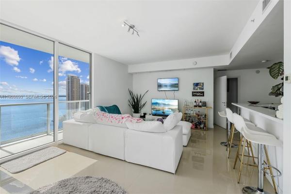 Met 1, 300 S Biscayne Blvd #T-2616, Miami, Florida 33131, image 1