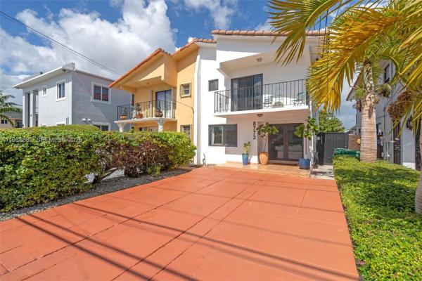 Twin House Monica, 8773 SW 36th St #A, Westchester, Florida 33165, image 2