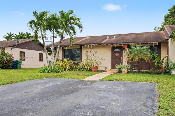 San Sebastian Townhouses, 13574 SW 49th Ln, Kendale Lakes, Florida 33175, image 3