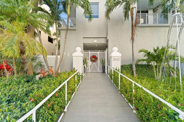 Capomar, 2642 Collins Ave #309, Miami Beach, Florida 33140, image 1