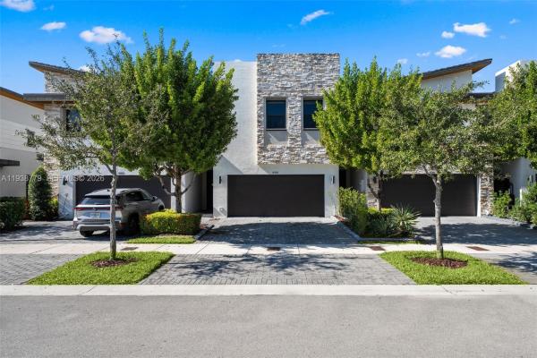 Summit At Park Central, 8106 NW 105th Ct, Doral, Florida 33178, image 2