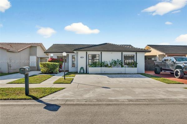 1136 SW 139th Pl, Unincorporated Dade County, Florida 33184, image 1