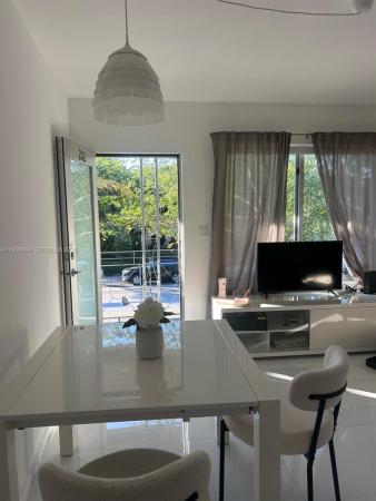 Elisa, 801 15th St #202, Miami Beach, Florida 33139, image 2