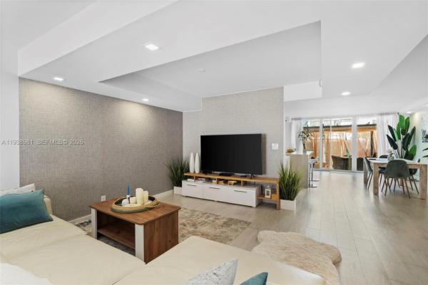 Venetian Park East, 918 NE 26th Ave, Hallandale Beach, Florida 33009, image 1