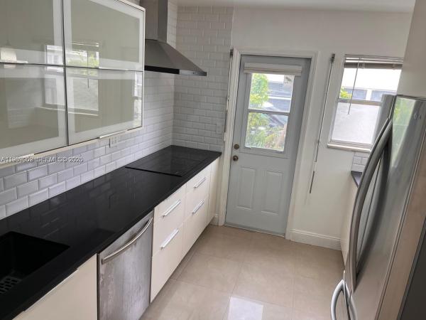 Town House Gardens, 9455 Bay Harbor Ter #8S, Bay Harbor Islands, Florida 33154, image 3