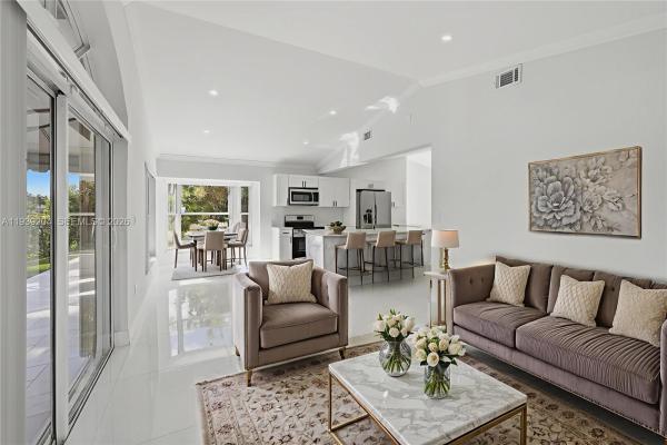 Lago Mar South, 15956 SW 83rd Ter, Kendall, Florida 33193, image 3