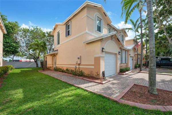 Kendall Breeze South, 12480 SW 125th Ter, Kendall, Florida 33186, image 2