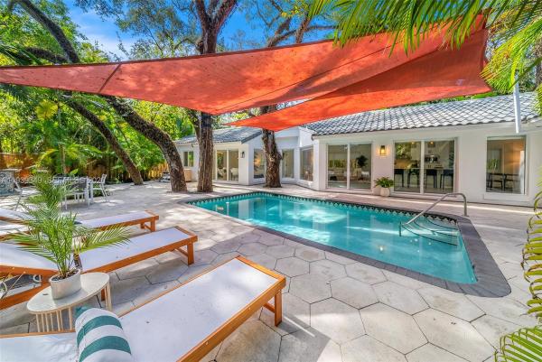 Sunshine Vistas, 3700 Justison Rd, Miami, Florida 33133, image 3