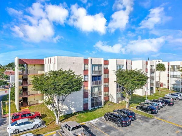 Versailles Gardens, 9441 SW 4th St #309, Fountainebleau, Florida 33174, image 2