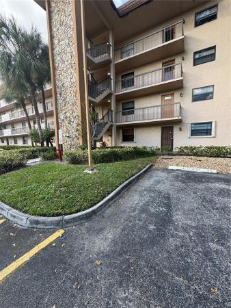 Lakes Of Carriage Hills, 4970 E Sabal Palm Blvd #115, Tamarac, Florida 33319, image 2