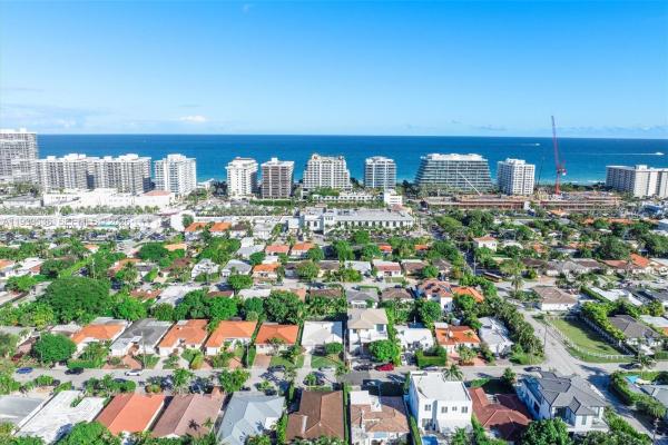 Altos Del Mar, 9424 Carlyle Ave, Surfside, Florida 33154, image 2