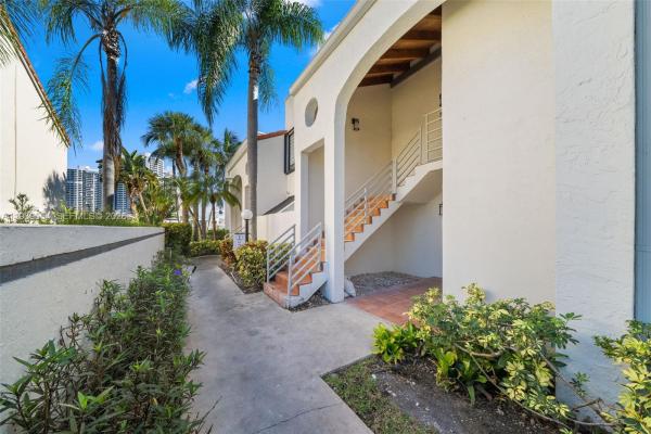 Mariner Village Garden, 3549 Magellan Cir #418, Aventura, Florida 33180, image 2