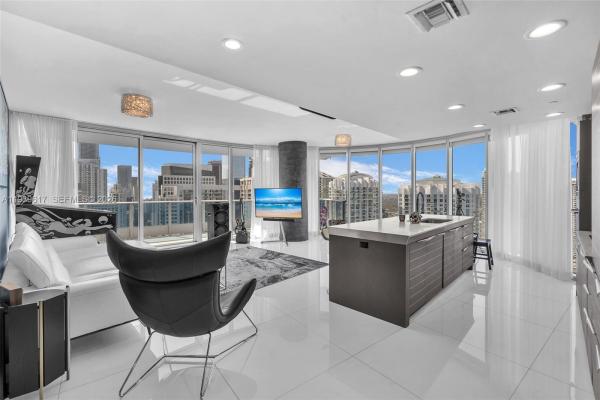 Epic Hotel & Residences, 200 Biscayne Boulevard Way #4202, Miami, Florida 33131, image 2