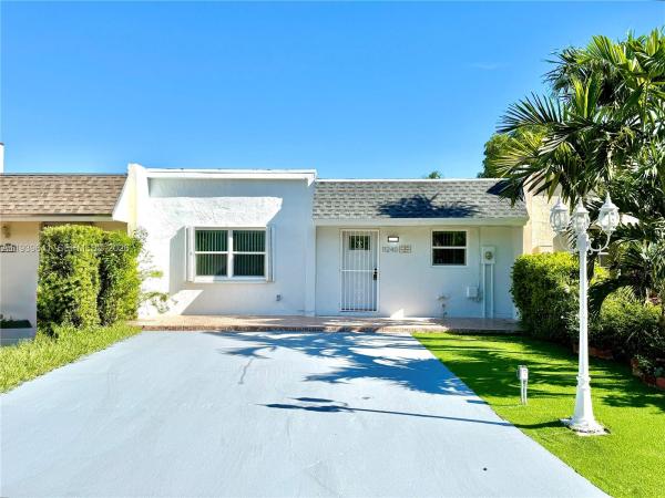 11240 SW 33rd Circle Pl, Unincorporated Dade County, Florida 33165, image 1