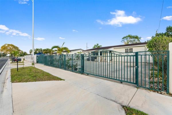 Hialeah Homes, 325 SE 9th Ave, Hialeah, Florida 33010, image 2