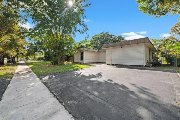 Heathgate, 8001 NW 68th Ter, Tamarac, Florida 33321, image 2