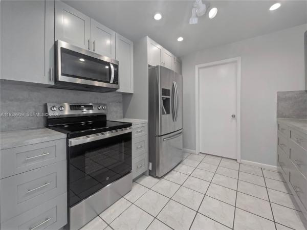 Oakland Park, Gladeview, Florida 33147, image 3