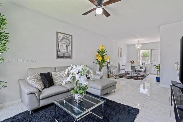 422 NW 84th St, Unincorporated Dade County, Florida 33150, image 1