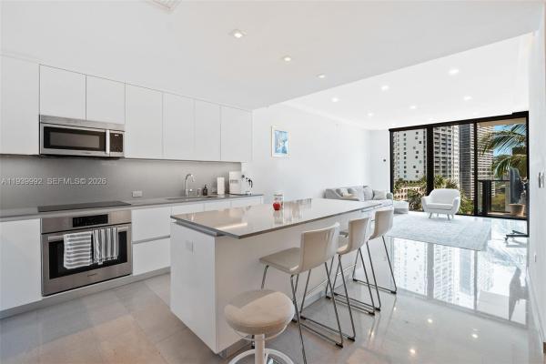 Reach Brickell City Centre, 68 SE 6th St #805, Miami, Florida 33131, image 1