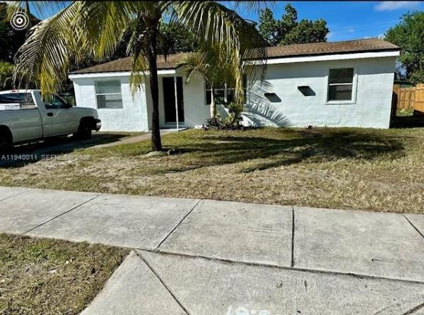 17 Edmund Rd, West Park, Florida 33023, image 1