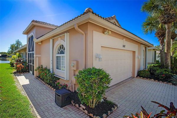 Pelican Cove At Baywinds, 2687 Clipper Cir, West Palm Beach, Florida 33411, image 3