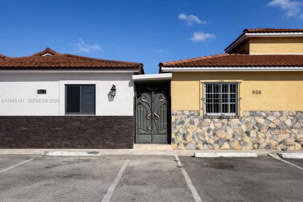 Los Palacios, Hialeah Gardens, Florida 33018, image 2