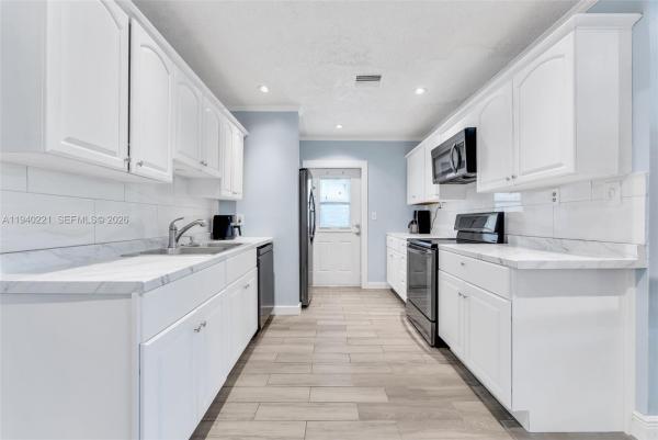 Collier Estates, 660 NE 59th Ct, Oakland Park, Florida 33334, image 1