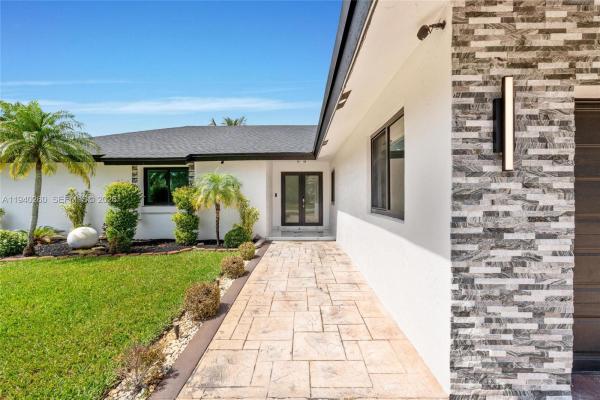 Tanglewood Lakes, 730 SW 95th Ter, Pembroke Pines, Florida 33025, image 1