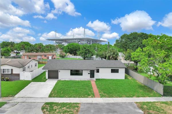 Bell Gardens, 2225 NW 195th St, Miami Gardens, Florida 33056, image 1