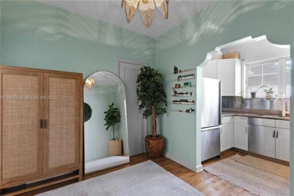 Decolux, 826 Euclid Ave #11, Miami Beach, Florida 33139, image 3